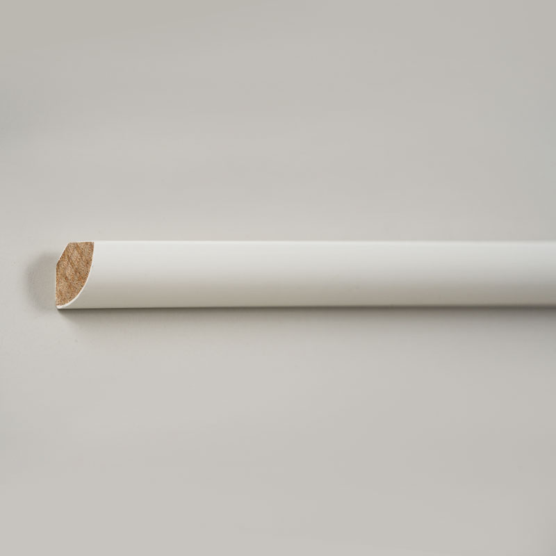 Čtvrtkruhová lišta z masivního dřeva (základní výplň) – bílá 3/5' × 3/5'