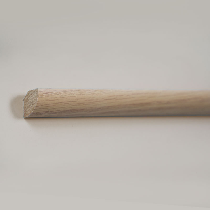 Čtvrtkruhová lišta z masivního dřeva (obalená dýhou z červeného dubu + barva) – Barva dub 3/5' x 3/5'
