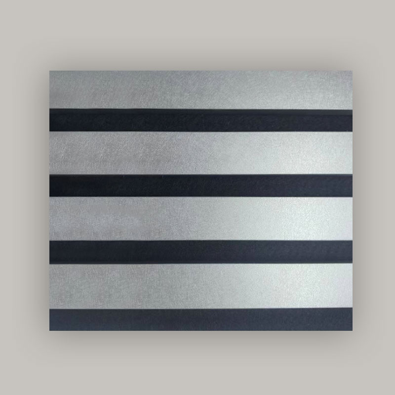 Mřížkový nástěnný/akustický nástěnný panel (3stranný PVC obalený) – metalická kartáčovaná barva 2400/2700 mm x 600 mm