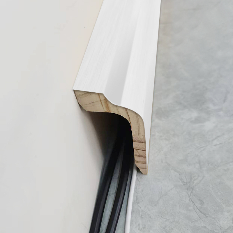 Soklová lišta z borovicového dřeva (základní nátěr + barva) – bílá 1 1/2' x 2 1/6'
