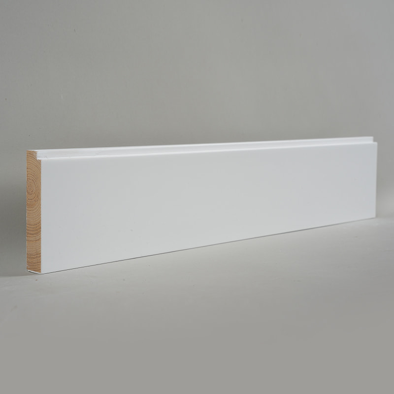 Soklová lišta z borového dřeva (základní plnivo a lakování) – bílá 3/5' x 3 1/6'-A1
